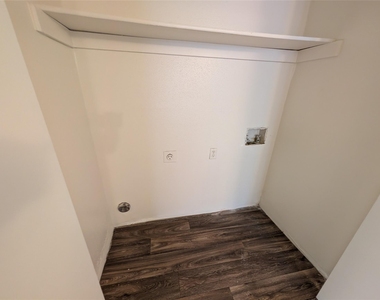 7431 Holly Hill Drive - Photo Thumbnail 11