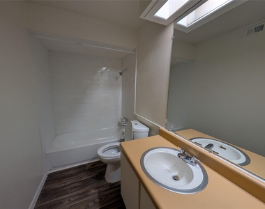 7431 Holly Hill Drive - Photo Thumbnail 14