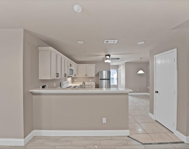 13241 Ridgepointe Road - Photo Thumbnail 5