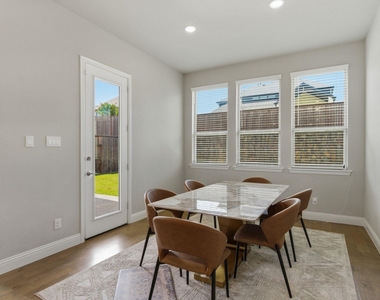 9607 Maple Hill Lane - Photo Thumbnail 17