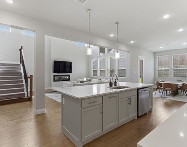 9607 Maple Hill Lane - Photo Thumbnail 13