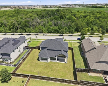 9607 Maple Hill Lane - Photo Thumbnail 37