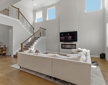 9607 Maple Hill Lane - Photo Thumbnail 8