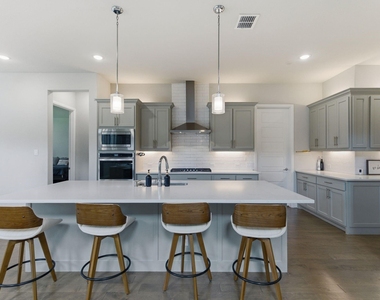 9607 Maple Hill Lane - Photo Thumbnail 10