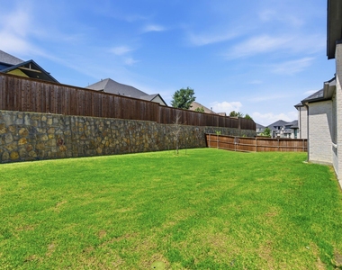 9607 Maple Hill Lane - Photo Thumbnail 36