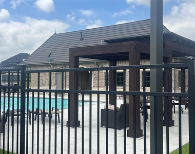 9607 Maple Hill Lane - Photo Thumbnail 39