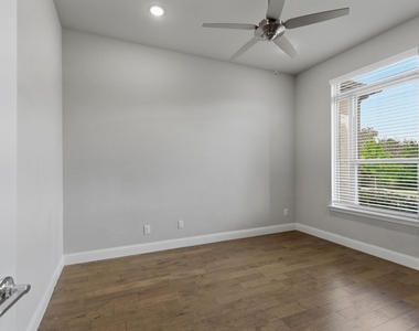 9607 Maple Hill Lane - Photo Thumbnail 5