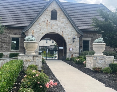 9607 Maple Hill Lane - Photo Thumbnail 38