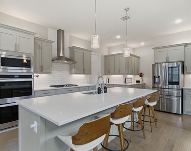 9607 Maple Hill Lane - Photo Thumbnail 11