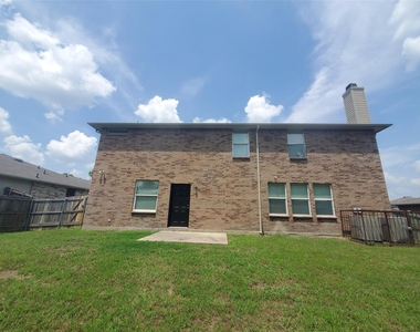 2512 Comstock Lane - Photo Thumbnail 3