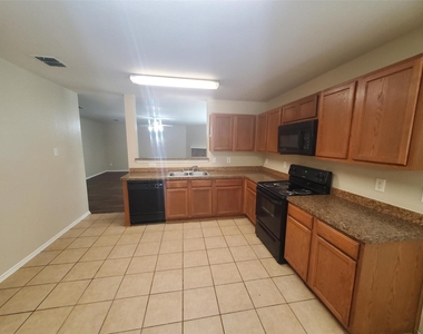 2512 Comstock Lane - Photo Thumbnail 6