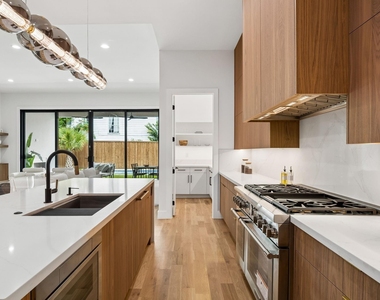 6231 Mccommas Boulevard - Photo Thumbnail 9