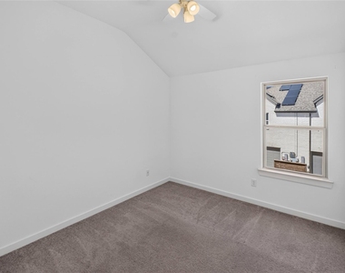 309 Sugarmaple Lane - Photo Thumbnail 16