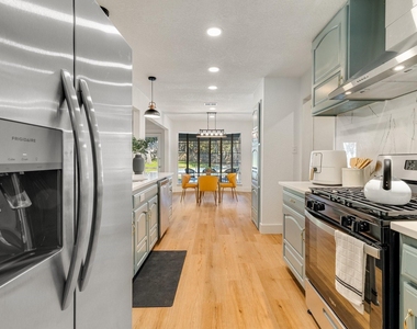 1402 Tiffany Forest Lane - Photo Thumbnail 7