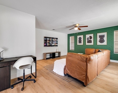 1402 Tiffany Forest Lane - Photo Thumbnail 5