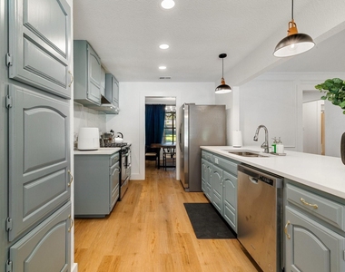 1402 Tiffany Forest Lane - Photo Thumbnail 12