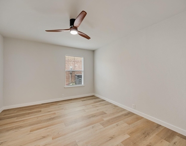 7127 Larkin Drive - Photo Thumbnail 16