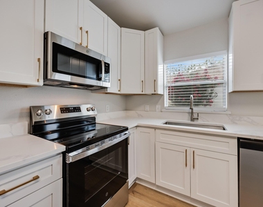 7127 Larkin Drive - Photo Thumbnail 12