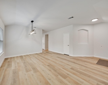 7127 Larkin Drive - Photo Thumbnail 5