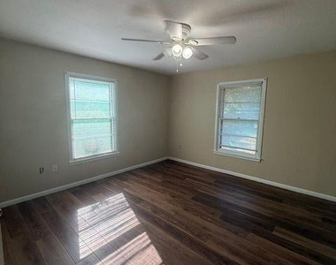 2349 S 35th Street - Photo Thumbnail 7