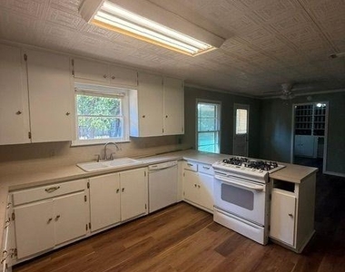 2349 S 35th Street - Photo Thumbnail 15