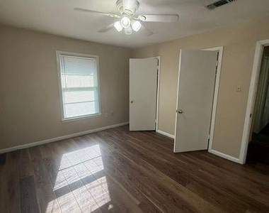 2349 S 35th Street - Photo Thumbnail 2