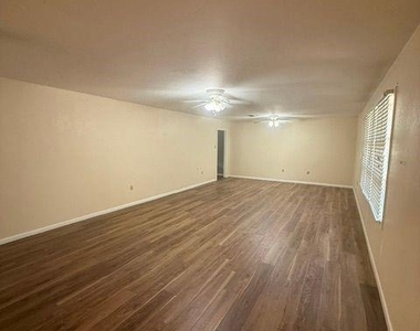 2349 S 35th Street - Photo Thumbnail 16