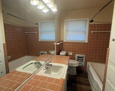 2349 S 35th Street - Photo Thumbnail 9