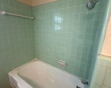 2349 S 35th Street - Photo Thumbnail 4