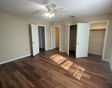 2349 S 35th Street - Photo Thumbnail 6