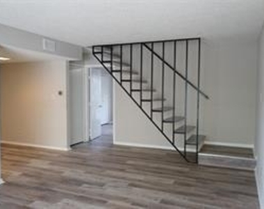 2415 S Graham Drive - Photo Thumbnail 4