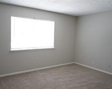 2415 S Graham Drive - Photo Thumbnail 7