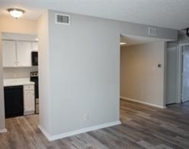 2415 S Graham Drive - Photo Thumbnail 3