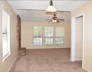 7009 Overton Park - Photo Thumbnail 7
