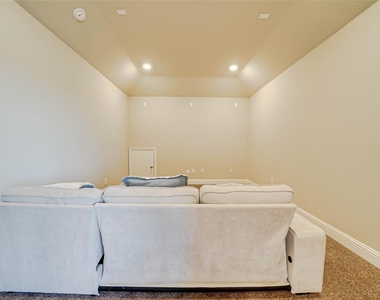 707 Gatecrest Drive - Photo Thumbnail 33