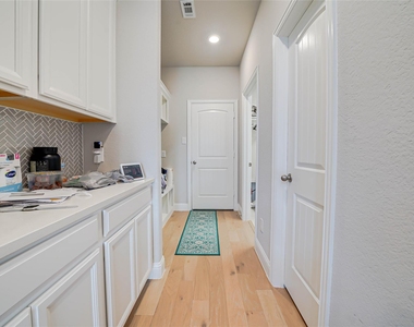 707 Gatecrest Drive - Photo Thumbnail 27