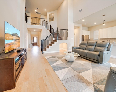 707 Gatecrest Drive - Photo Thumbnail 2