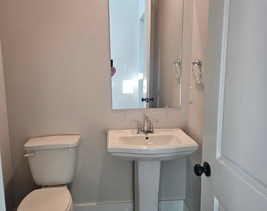 221 Chestnut Street - Photo Thumbnail 5