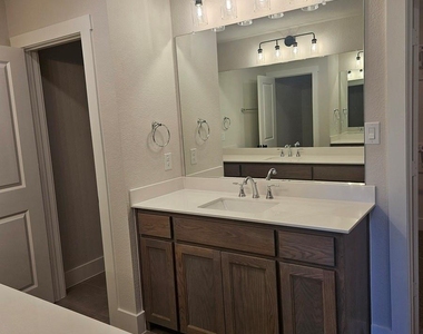 221 Chestnut Street - Photo Thumbnail 11