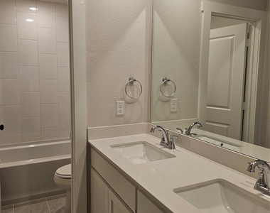 221 Chestnut Street - Photo Thumbnail 14