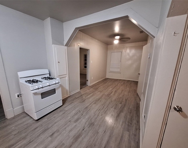 1142 Grape Street - Photo Thumbnail 4