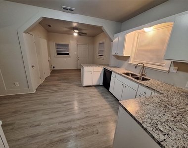 1142 Grape Street - Photo Thumbnail 3