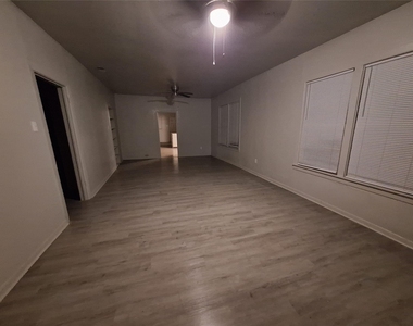 1142 Grape Street - Photo Thumbnail 2