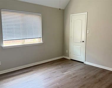 2108 Harris Place - Photo Thumbnail 10