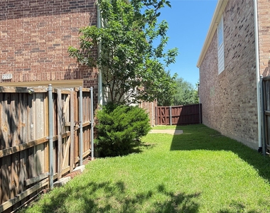 2108 Harris Place - Photo Thumbnail 4