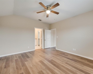 3318 Brookstone Drive - Photo Thumbnail 10