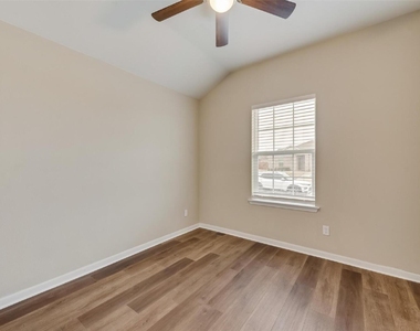 3318 Brookstone Drive - Photo Thumbnail 7