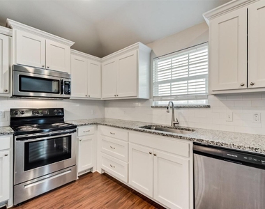 3318 Brookstone Drive - Photo Thumbnail 3