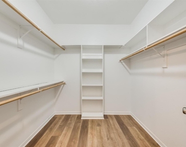 3318 Brookstone Drive - Photo Thumbnail 8