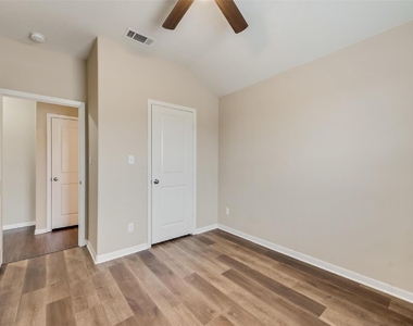 3318 Brookstone Drive - Photo Thumbnail 6